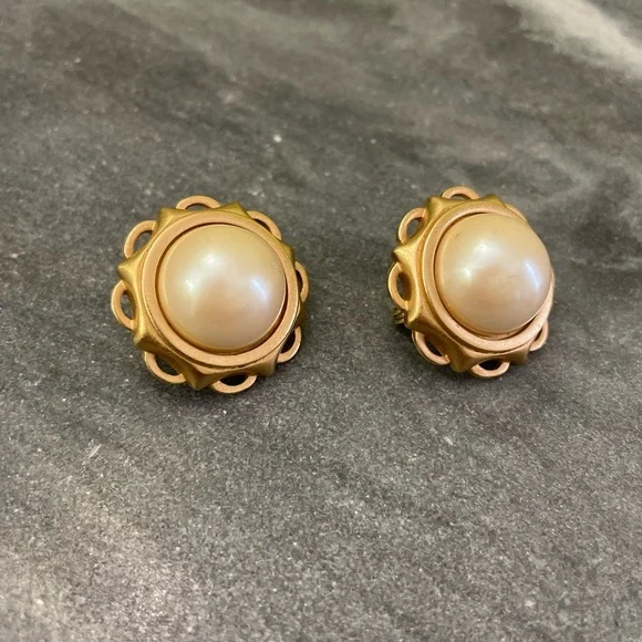 Vintage YSL Yves Saint Laurent Gold Pearl Earrings - Picture 14 of 17